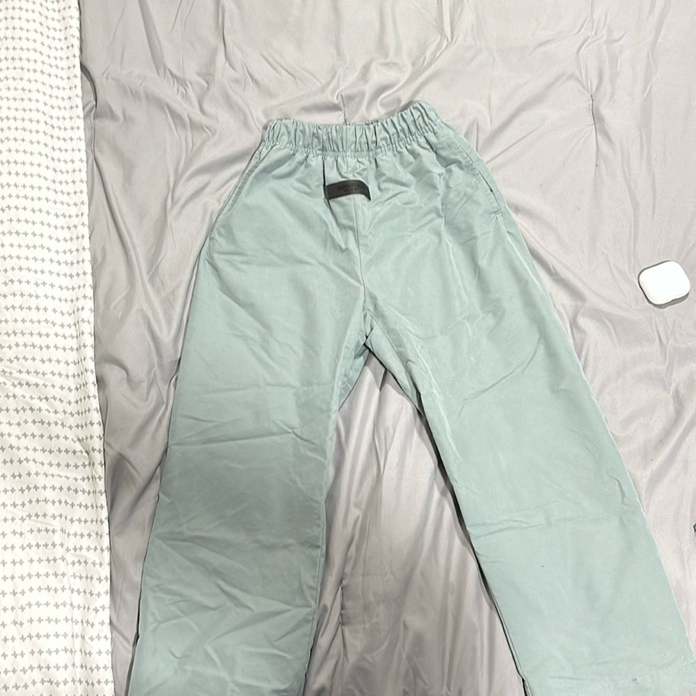 Brand-Essentials Fear of God kids relaxed pants  Size-6/7  Color- Sycamore